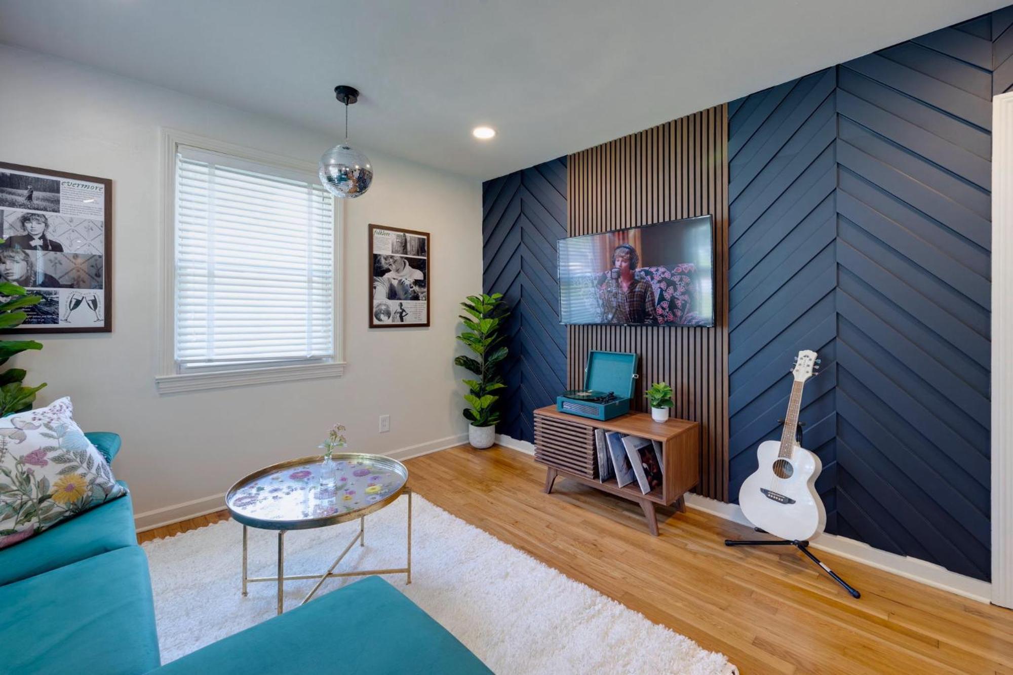 Taylor Swift Eras Inspired Home-10 Min To Broadway Holiday home Nashville